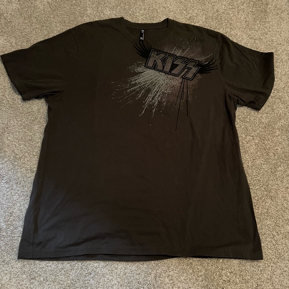 Kiss Grey T-Shirt By Designbyhumans Size XXL